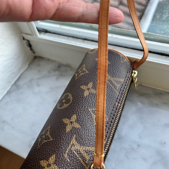 Louis Vuitton Mini Papillon - Picture 7 of 11